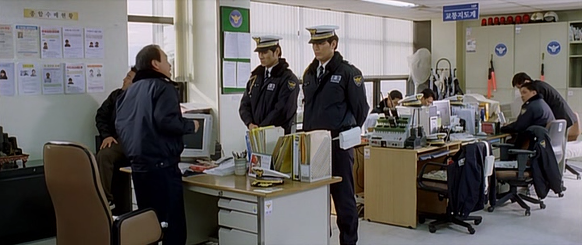 "Как ты посмел выписать штраф, когда мы отправили тебя встретить его букетом цветов?"