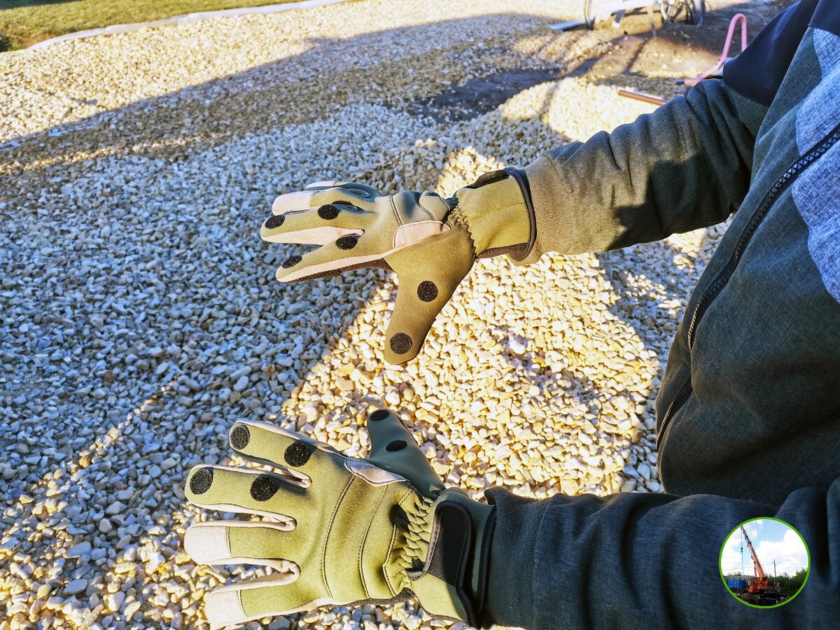 Вот видны липучки для пальцев. Листайте вправо, там еще фото -->>