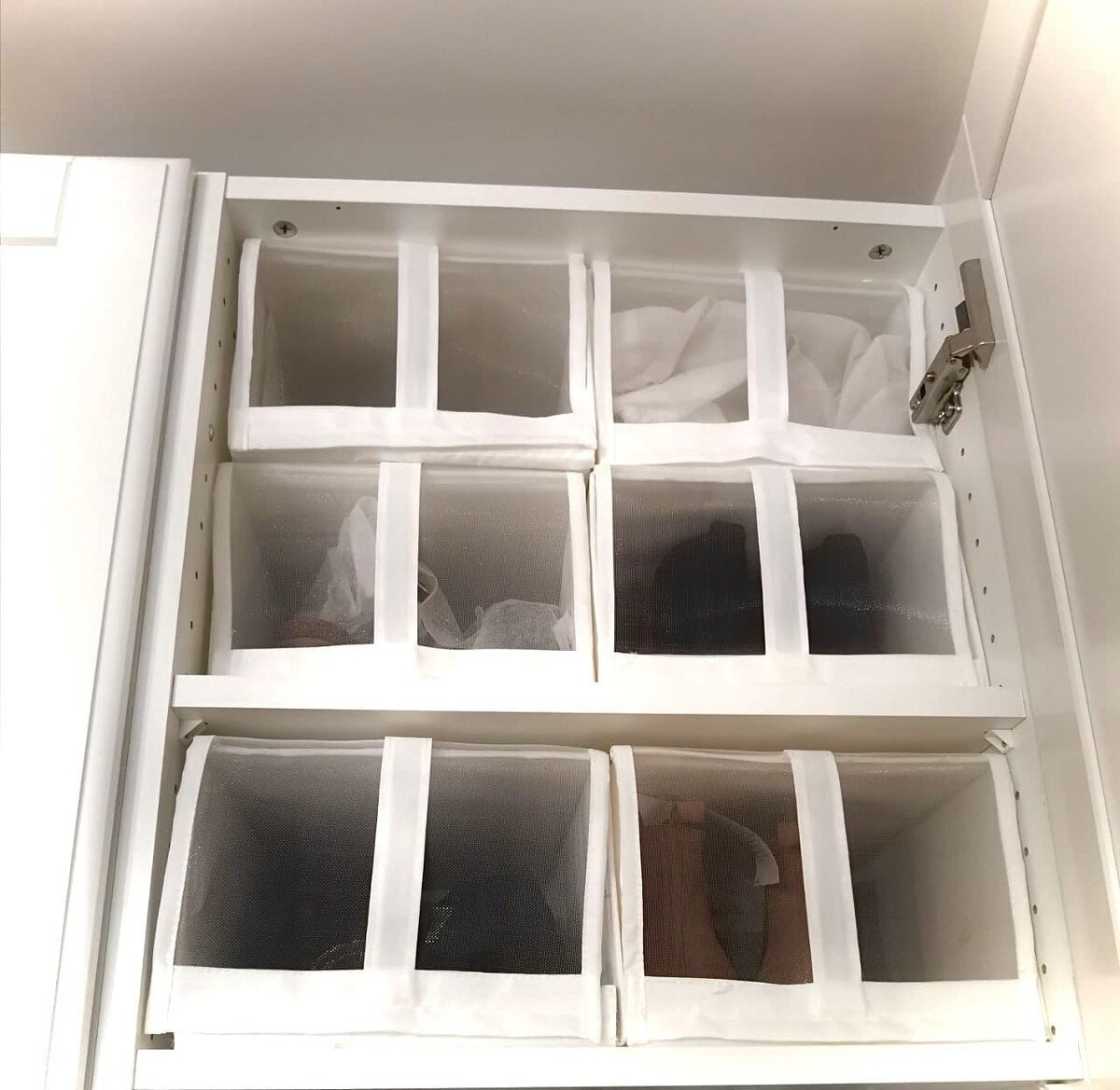 Полки с контейнерами для обуви