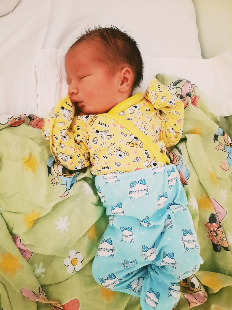 Новорождённый ребёнок, третий день от роду