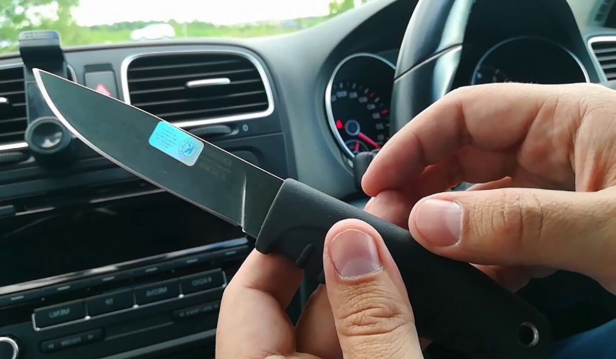 Любой нож, приобретенный в хозяйственном магазине может находиться в машине, при этом, вы не нарушаете закон. Будет достаточно доказать, что он приобретен исключительно для нарезки продуктов.