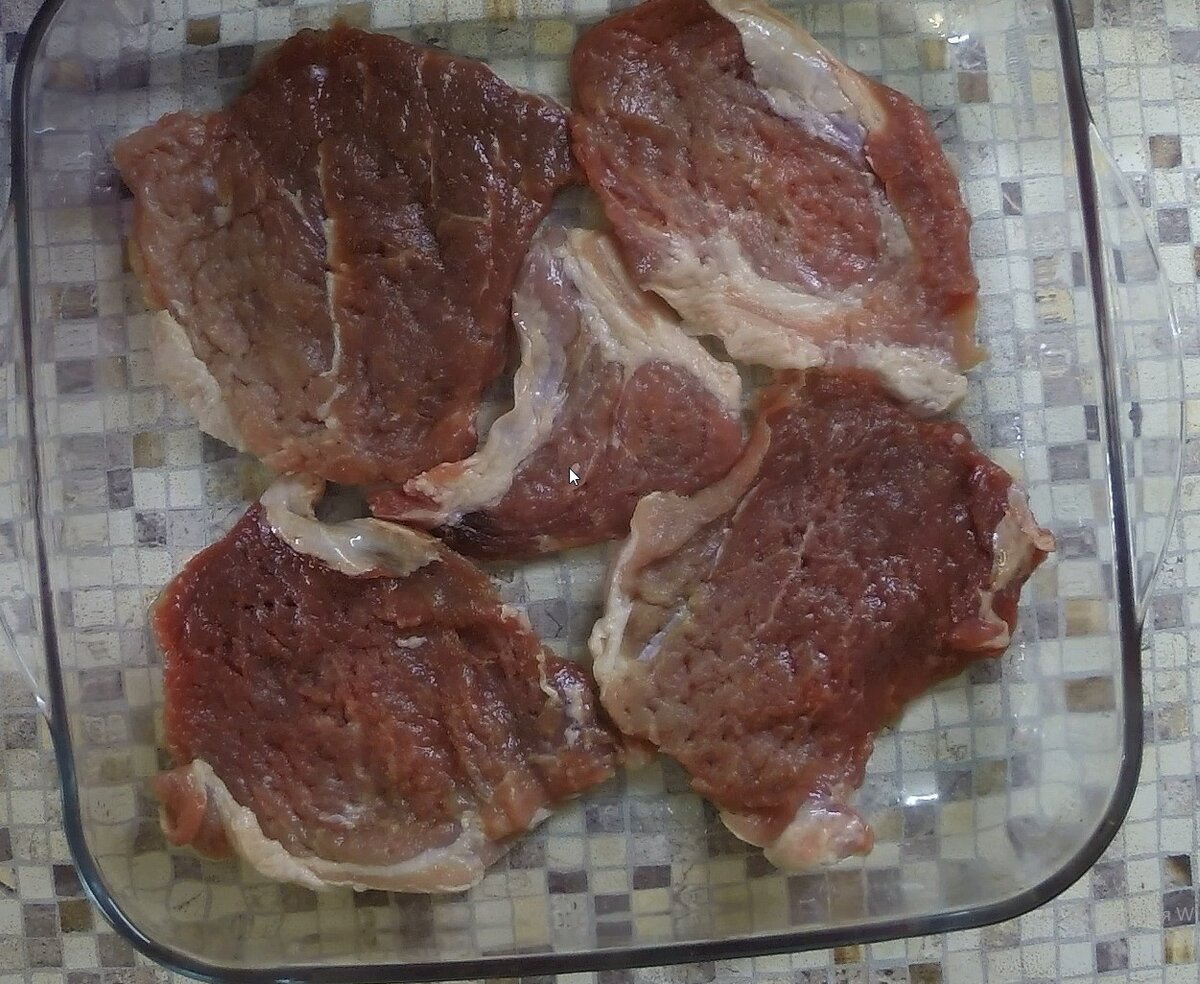 разложила мясо