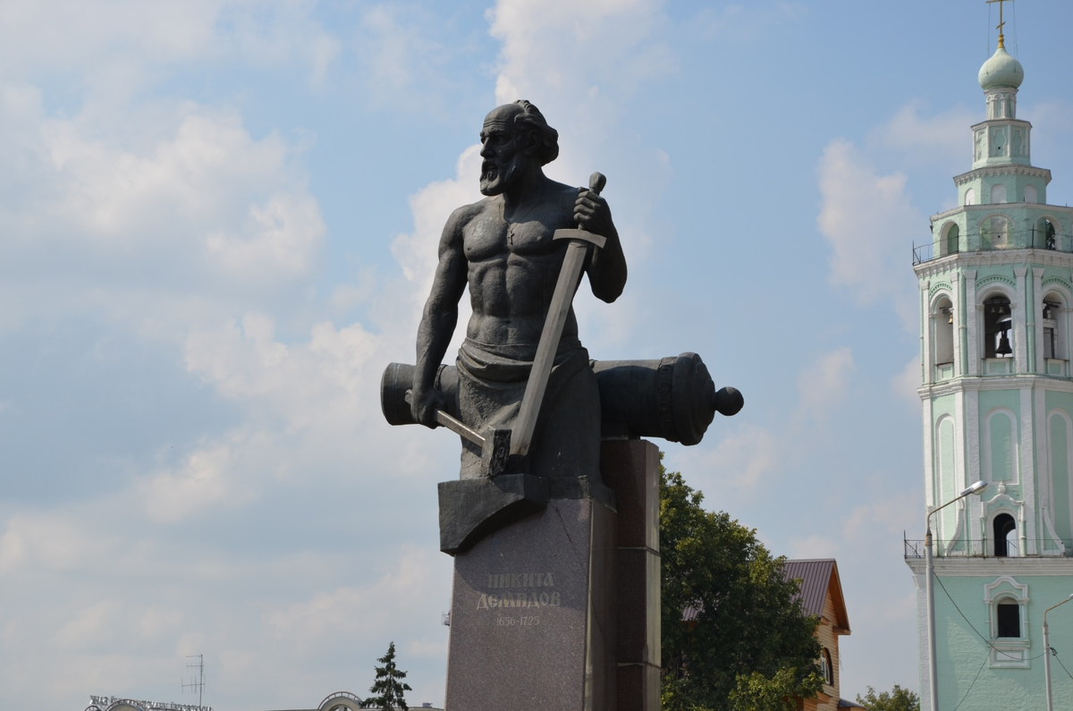 Недорогие памятники туле. Памятник Никите Демидову в Туле. Памятник н Демидову г Тула. Памятник Никите Демидову.