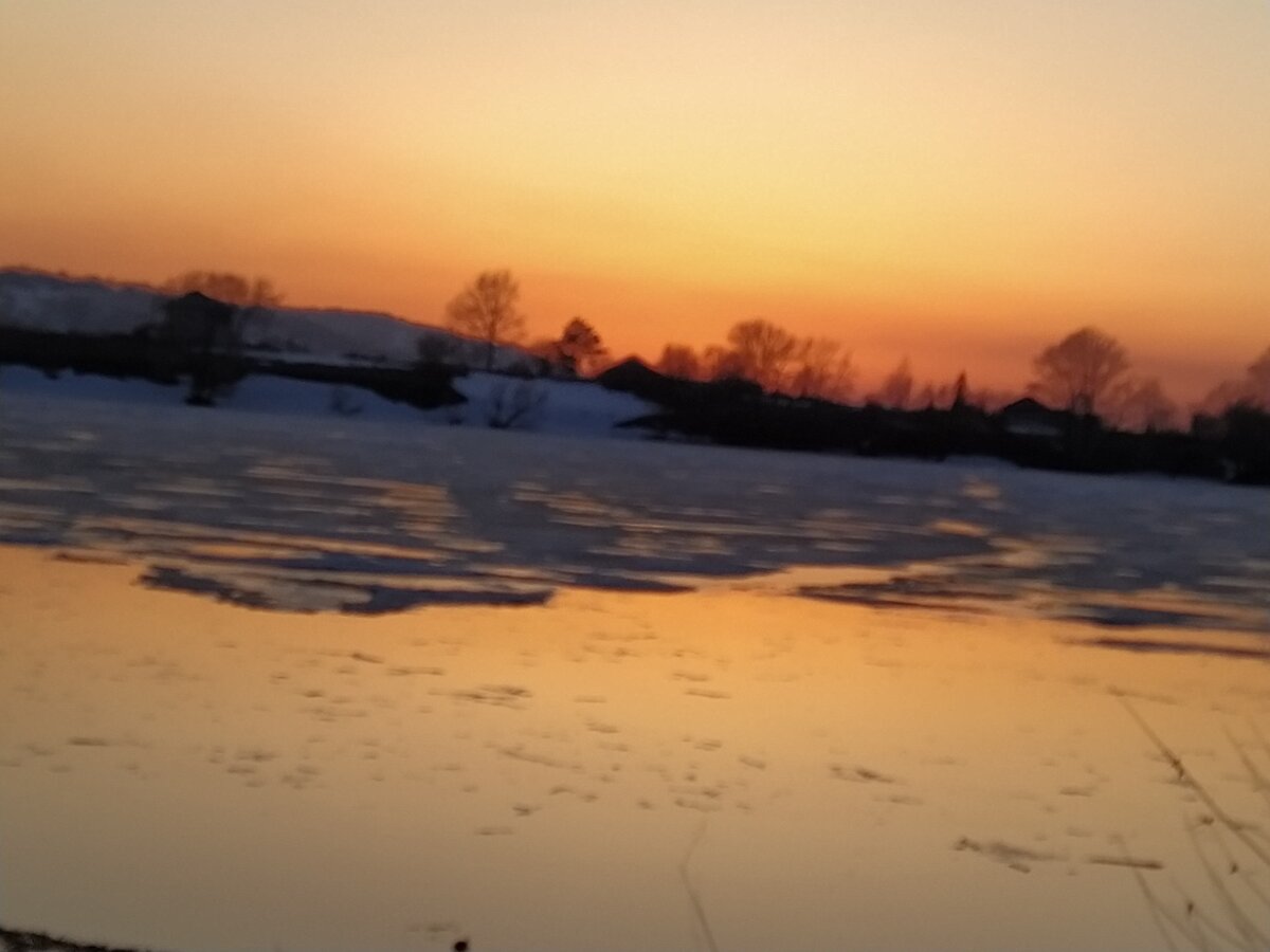 Фото сделано моей дочкой, на обычный среднестатистический телефон,без всяких редакторов, в естественном виде, так сказать