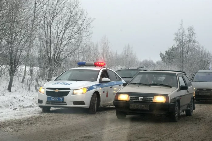 Погоня ДПС за машиной. ДПС гонится за машиной. Зима погоня ДПС. Машина ДПС зимой.