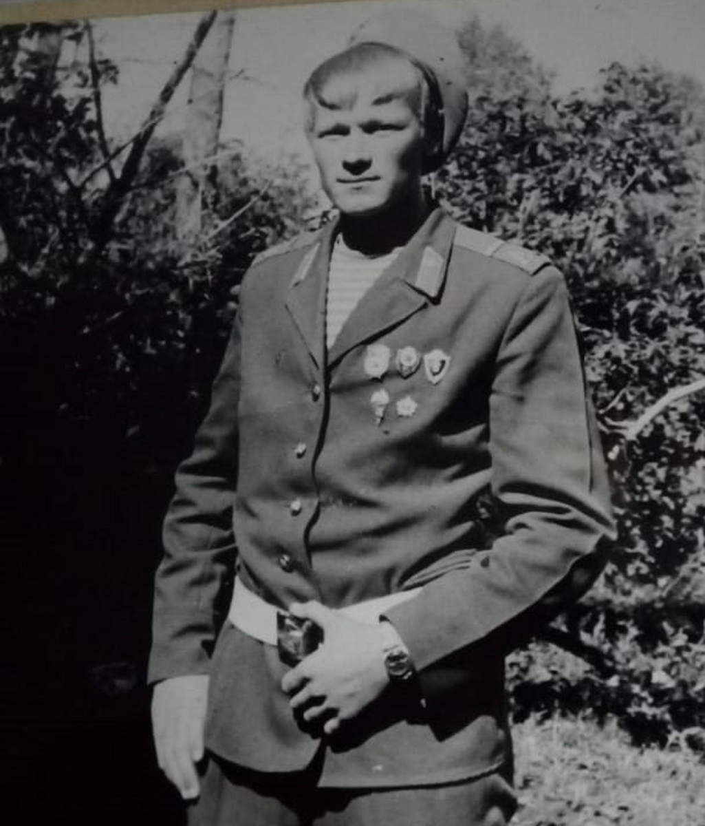 На фото: Сибирь. Лето 1978 года. Автор в заслуженном отпуске в родной деревне. 