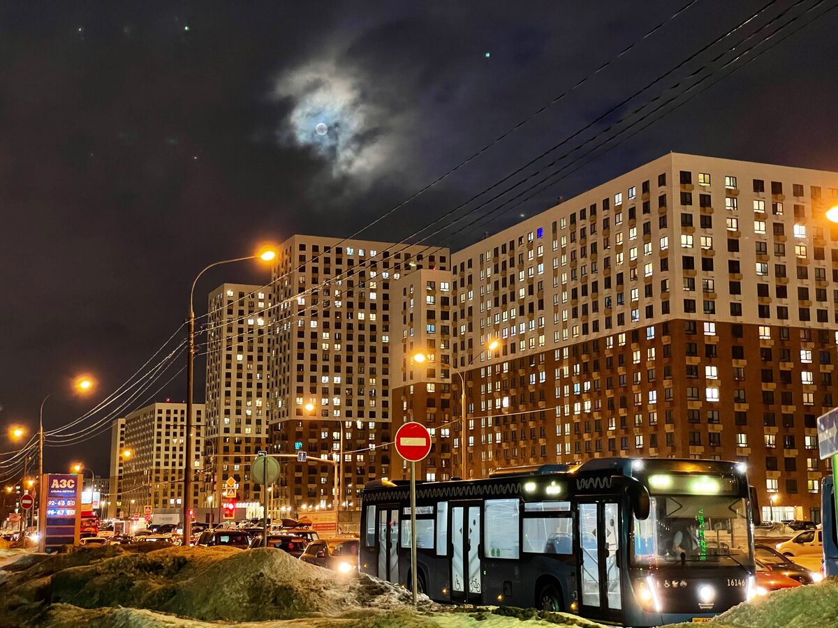 Новенькие многоэтажки на юге Москвы, фото автора