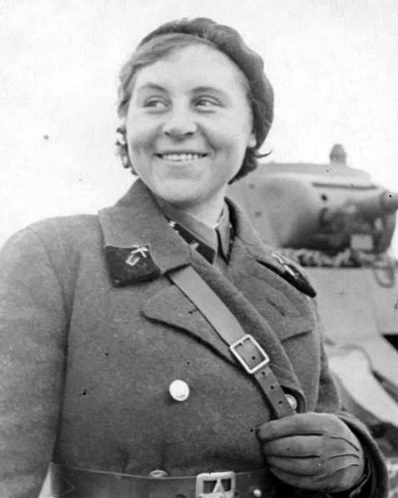 Людмила Ивановна Калинина (Старшинова), в 1940 году она принимала участие в войсковых испытаниях Т-40 установочной партии.