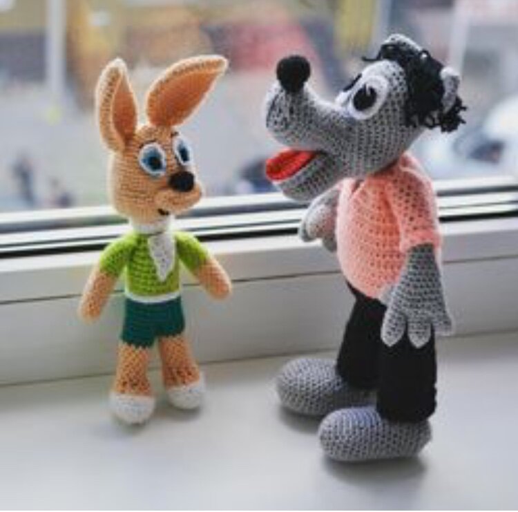 Волк и заяц из мультфильма