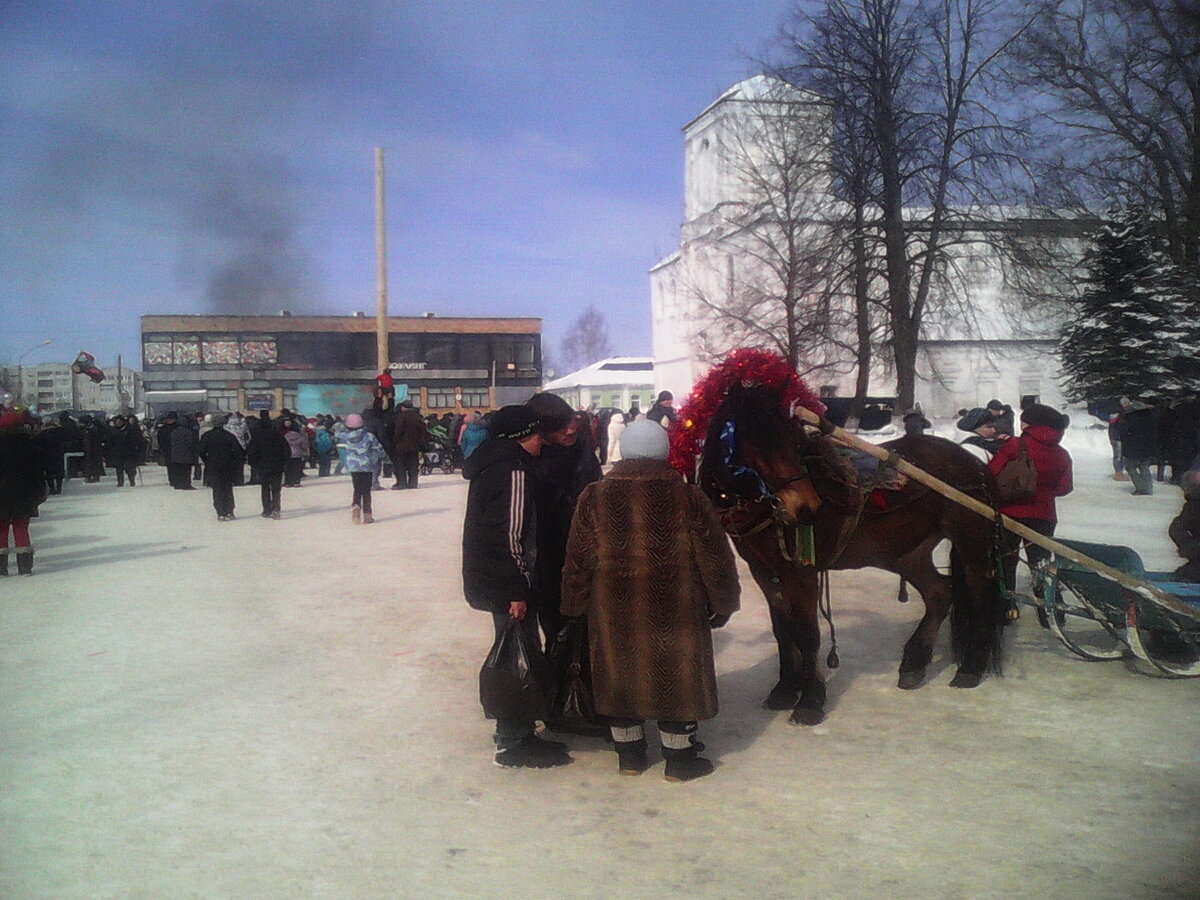 Катание на лошадях в масленицу, г.Валдай в марте 2013 года