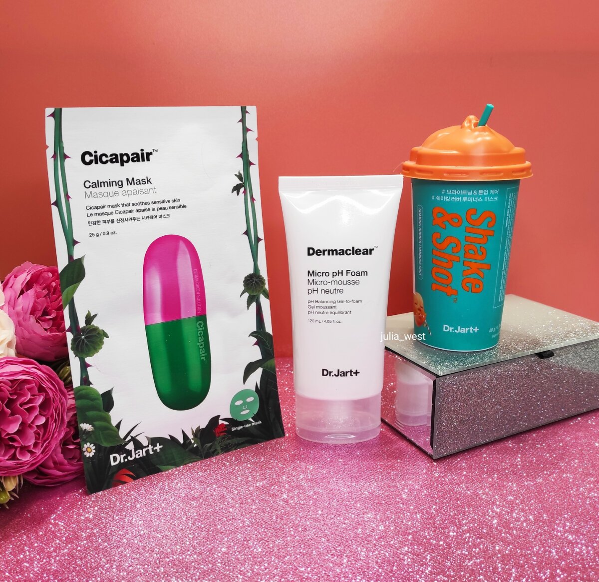 Все фото из данной статьи сделаны Автором канала Юля Бьютиголик. На данном фото моя скромная коллекция косметики от Dr.Jart+