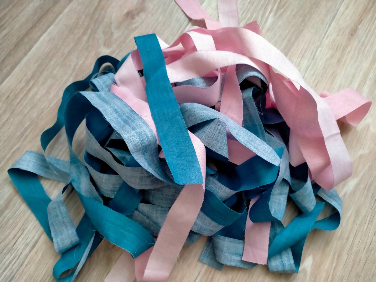 получилась вот такая горка из двух лоскутов