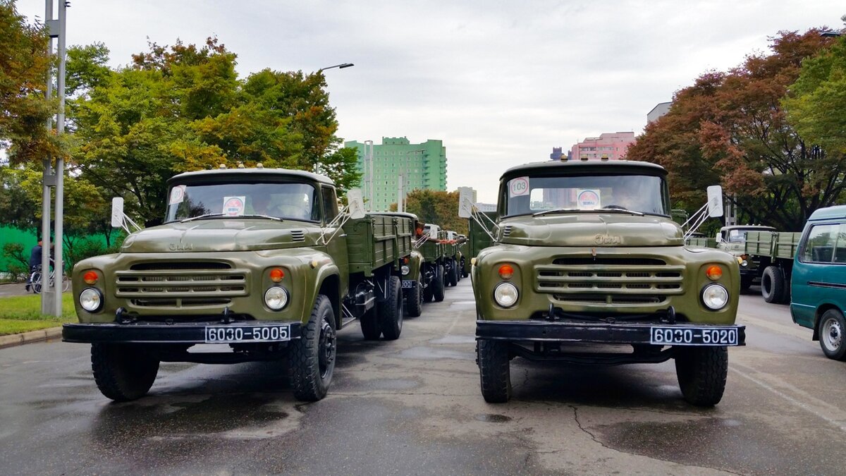 Грузовики ЗИЛ-130-76 в КНДР