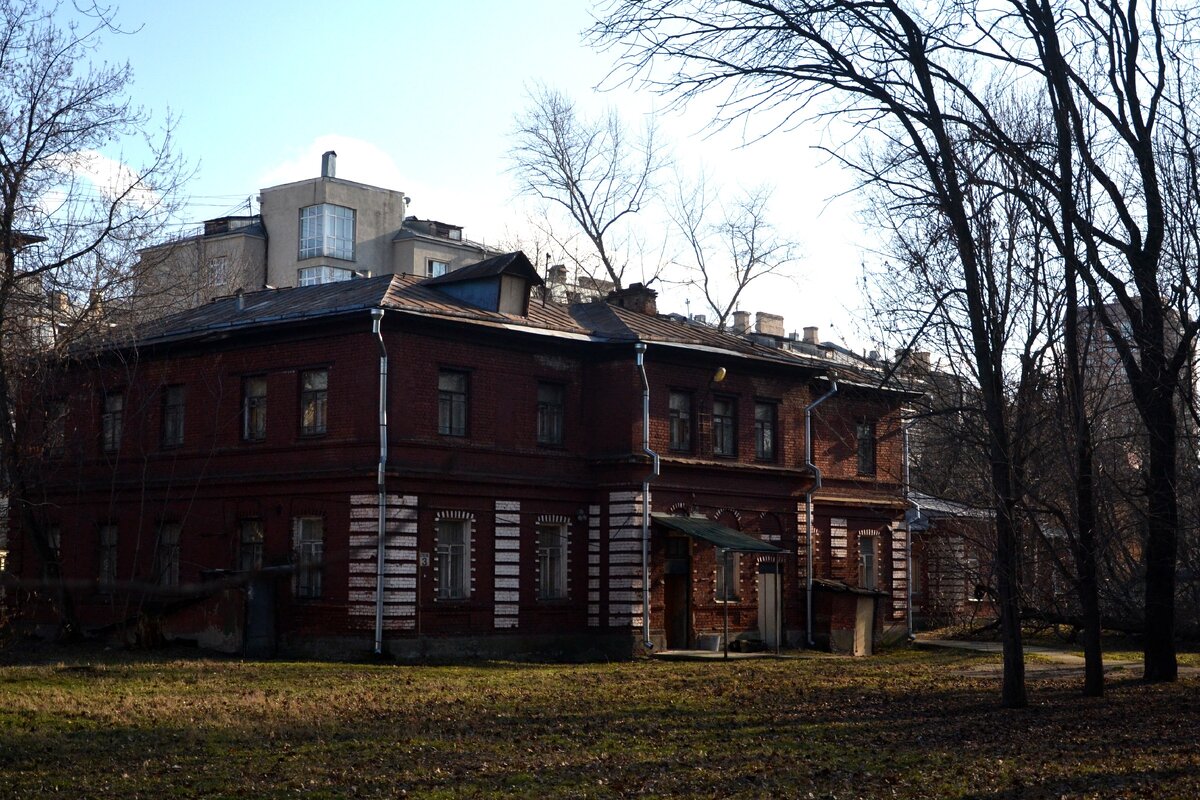 Больница св. Ольги. Главный корпус. Фото автора