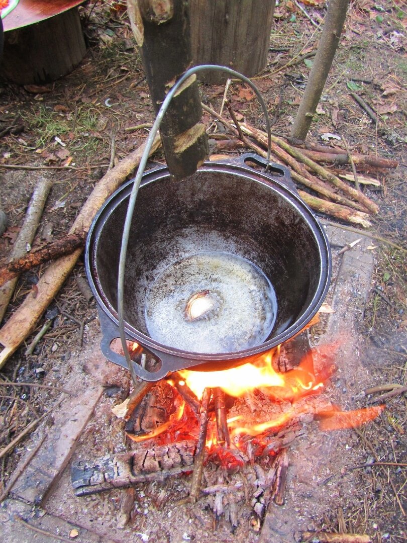 Ждём пока масло достаточно разогреется
