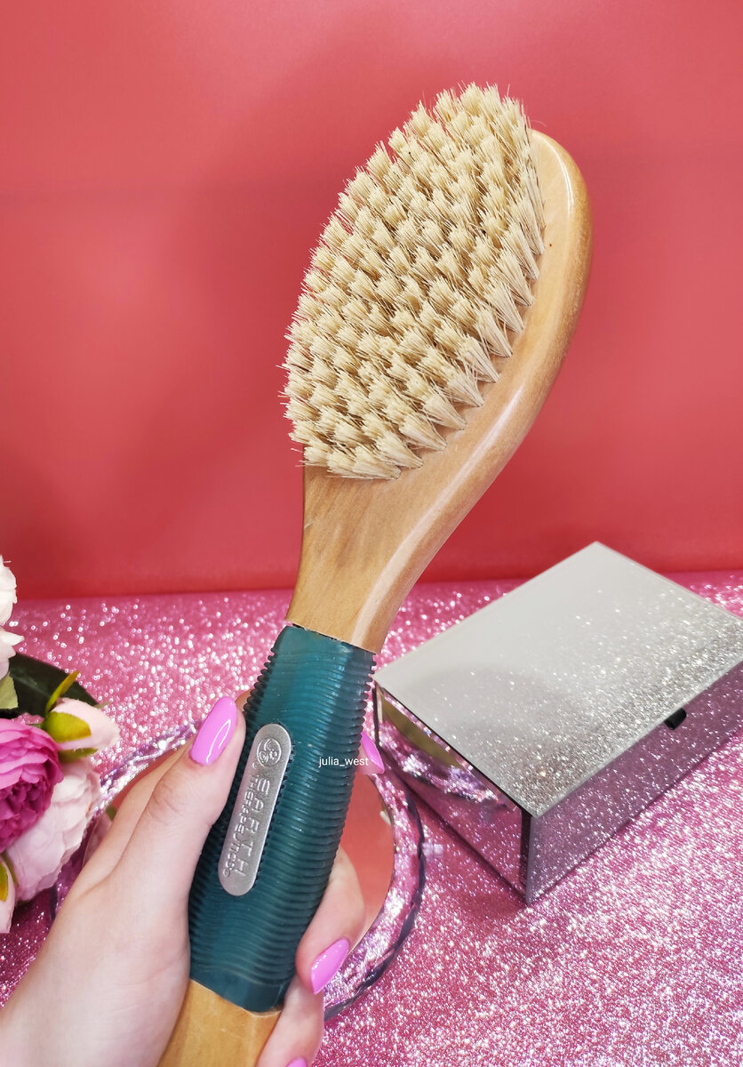 Щетка подойдёт любая, эту я купила на Iherb. Сейчас подобные щетки есть даже в  Фикс Прайс.