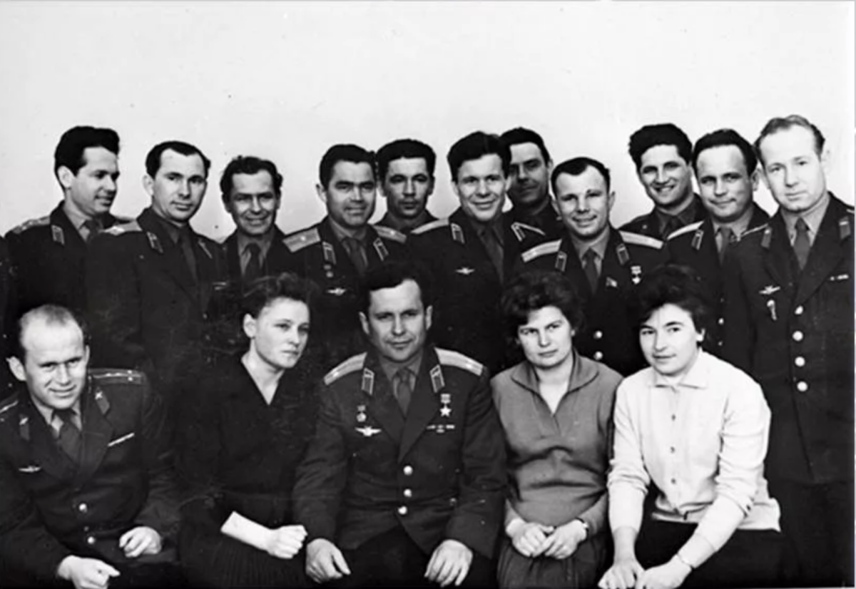 Первые 12 космонавтов ссср. Гагарин Титов Терешкова. Первый отряд Космонавтов СССР.