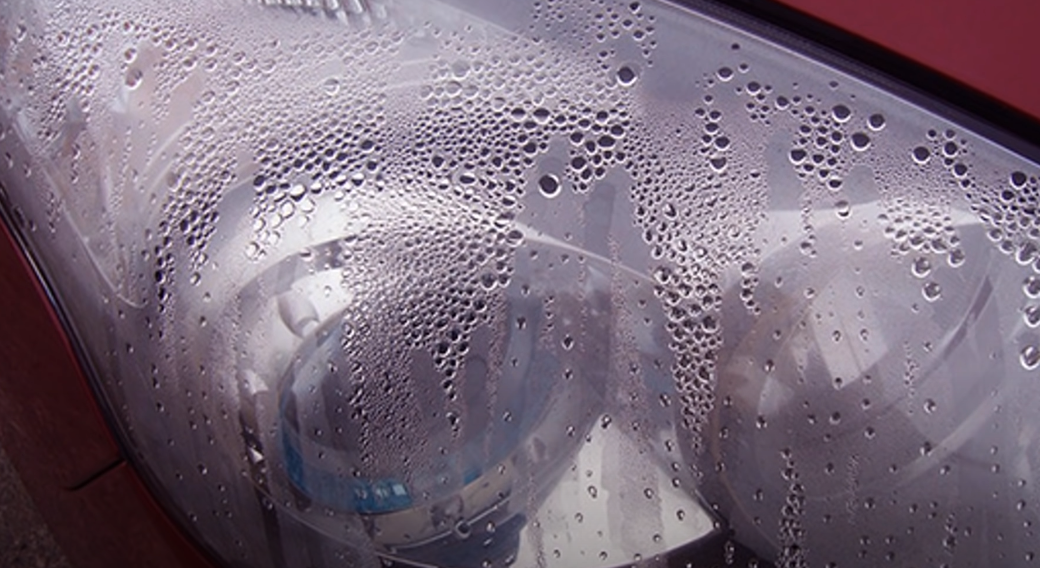 Запотела линза в фаре. Фара изнутри. Влага в фаре. Влага в фарах. Запотевшие фары.