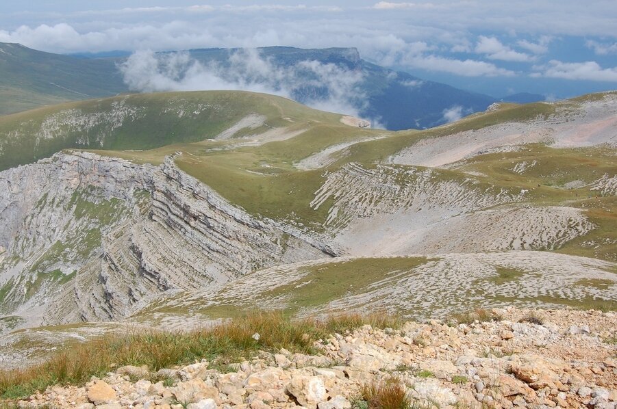 Оштен ансамбль. Гора Оштен Краснодарский край. Гора Оштен высота. Пещеры горы Пшеха Су. Оштен. Пседонадах.