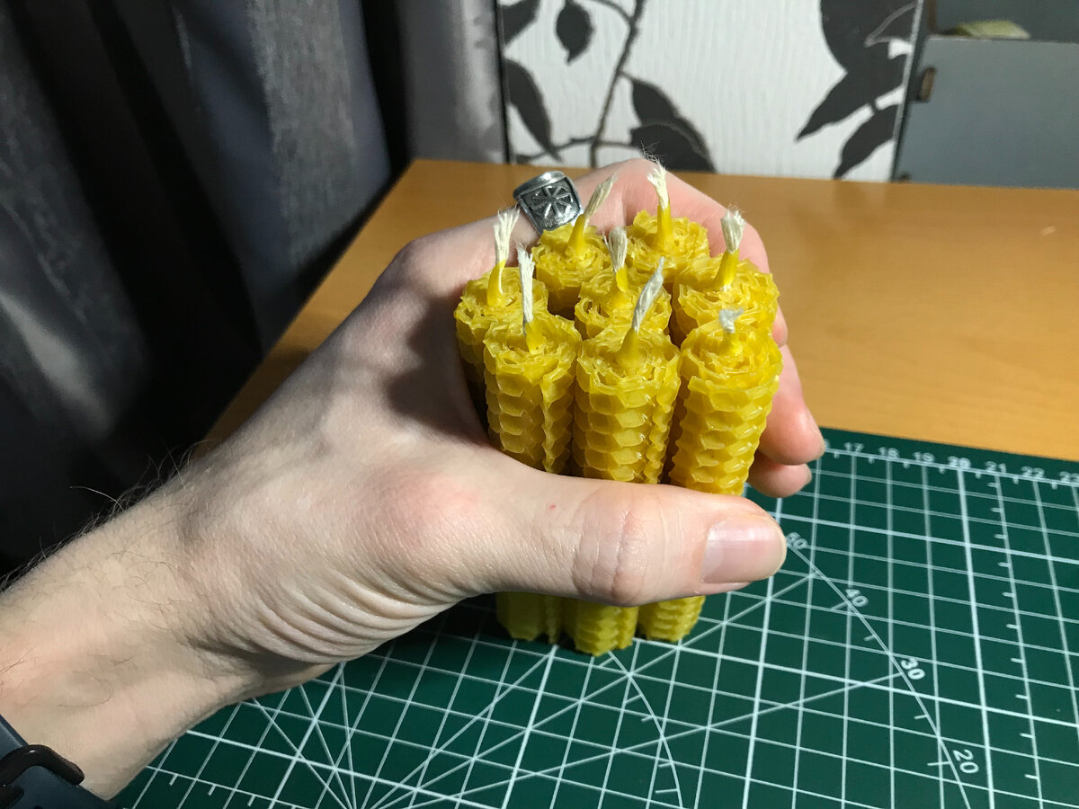 8 свечей, которые можно скрутить всего из 1 листа вощины