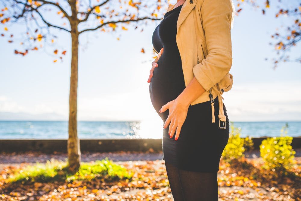 Осенние куртки для беременных, которые можно носить даже после родов (фото и цены)