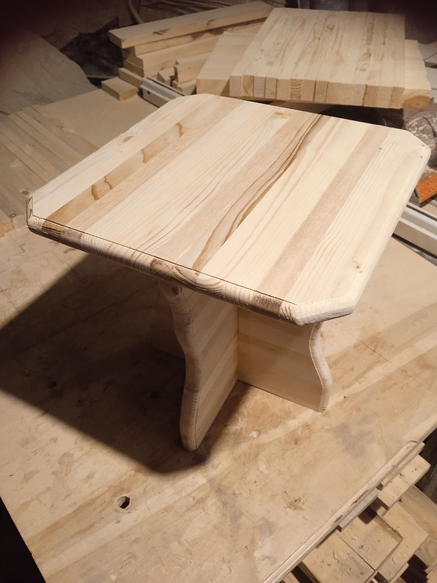 Здравствуйте, всем. Спасибо, что вы с нами. Наконец ,то готов маленький стульчик. В разработке будут другие стульчики и формы для стульев. Возможно возрастной стульчик. Хотим сделать столик  для малышей все в процессе. Делаем в первый раз. где то работаем над своими ошибками. Стараемся делать лучше.