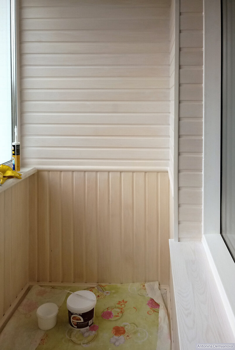 Фото автора статьи. Лоджия, обшитая сосновой рейкой: процесс покрытия пропиткой.