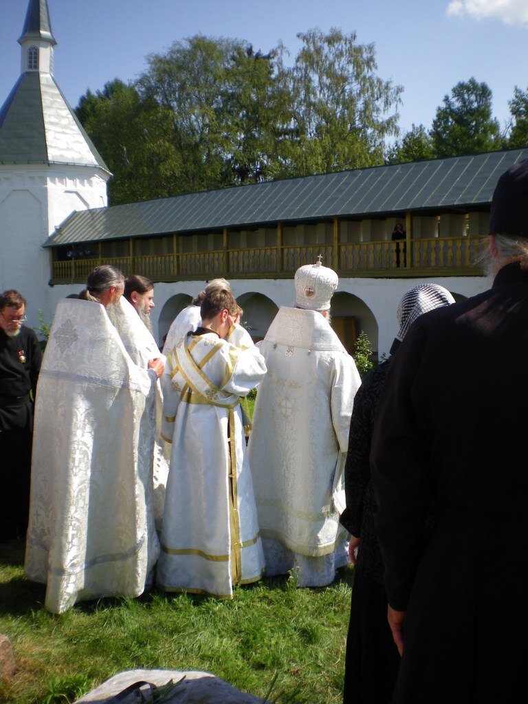 Провожать Матушку приехал владыка Ефрем