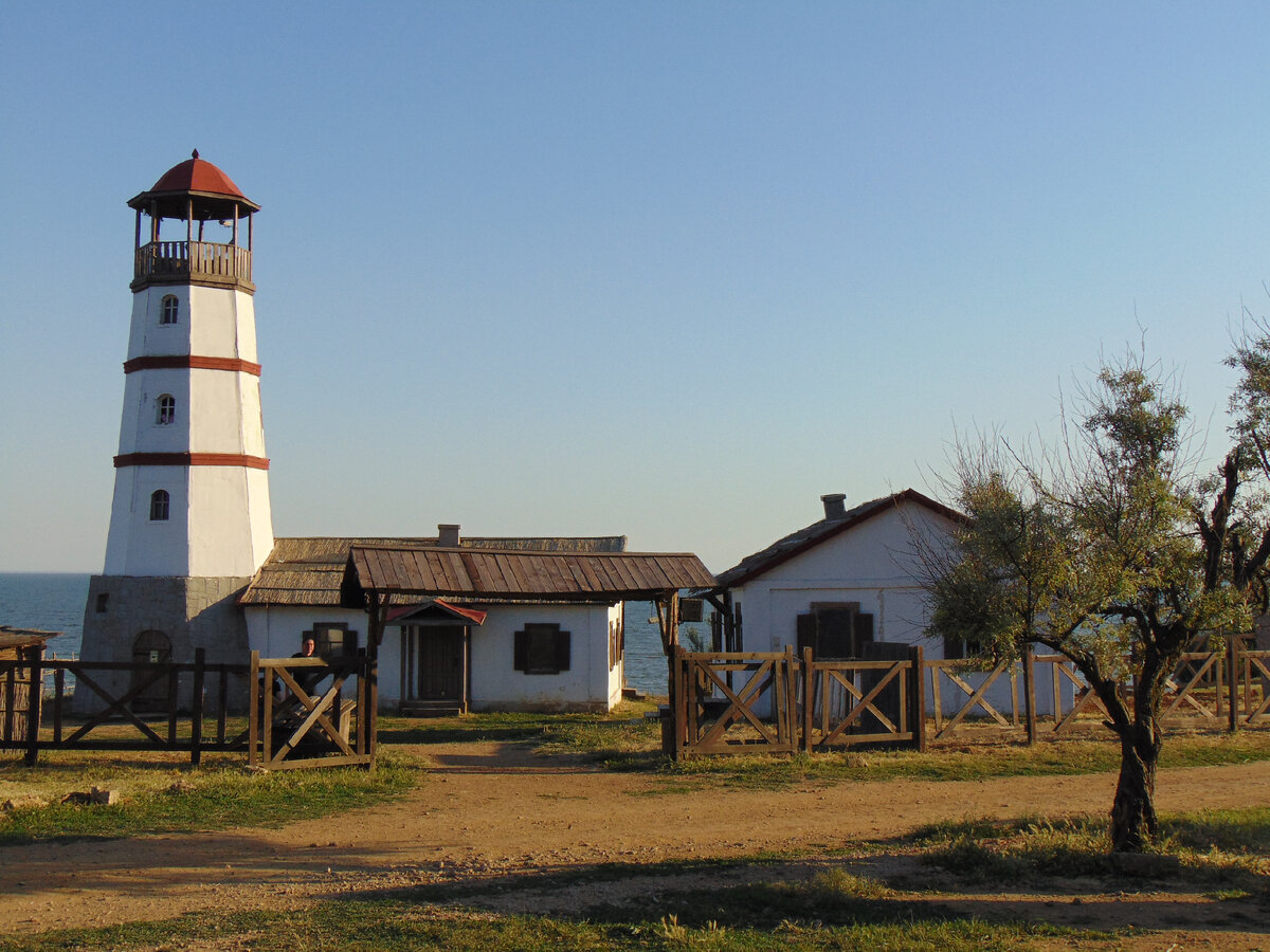 Маяк и пристройки