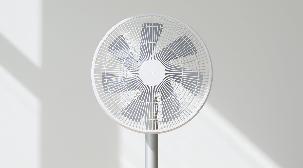Вентилятор Smartmi Standing Fan 2 оснащен двойными лопастями в форме крыльев для имитации настоящего ветра