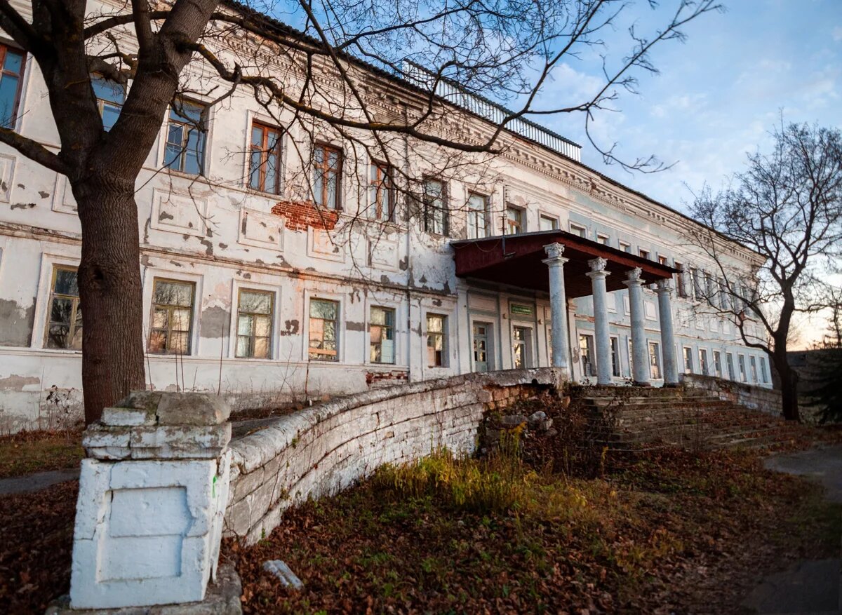 Усадьба А.Р. Баташёва "Орлиное гнездо" в посёлке Гусь-Железный, наши дни