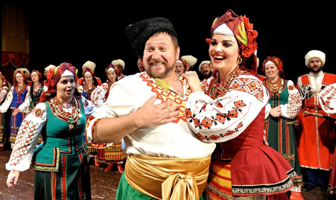 Казачьим хором. Кубанский казачий хор. Кубанский казачий народный хор. Варенички Кубанский казачий. Кубанский казачий хор фото.