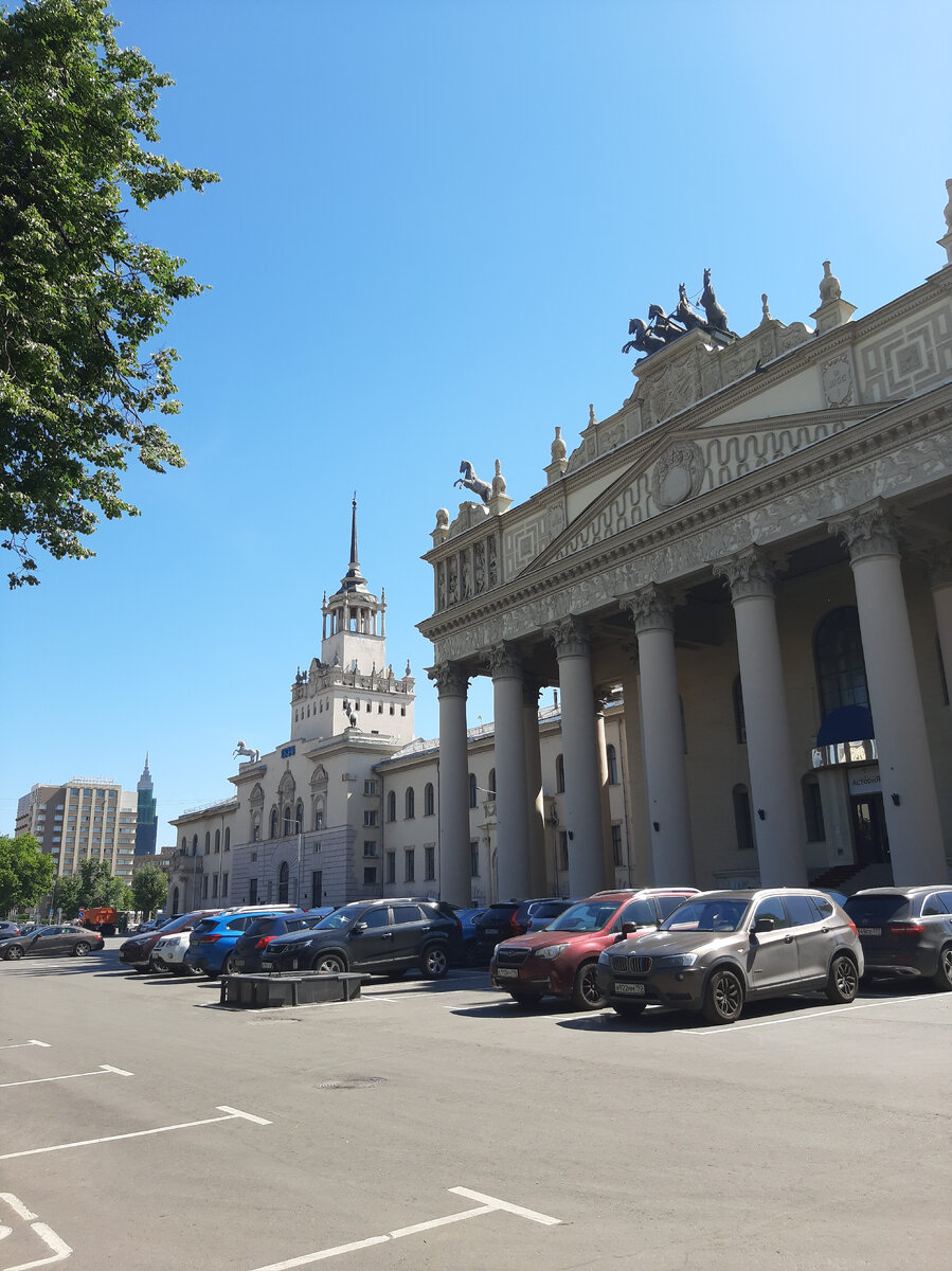 Вид из сквера на Беговую беседку