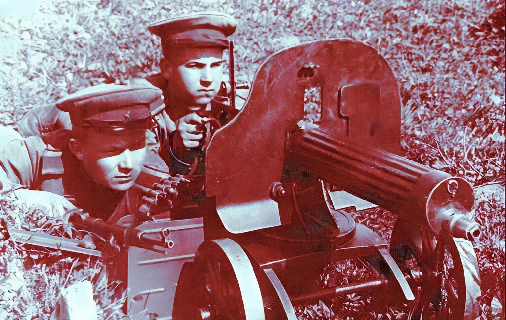 Некоторые отсталые армии Европы используют пулемёт Максима до сих пор, а на фото, конечно, бойцы РККА. 