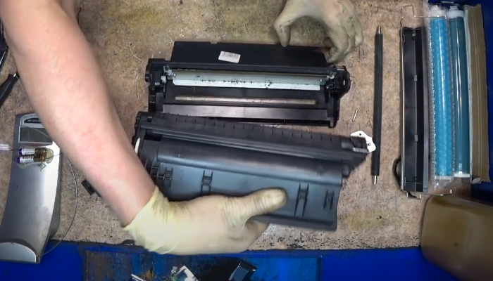 Фото 45. Выкручиваем винты на дозирующем лезвии