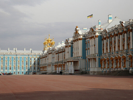     Специальный короб уже установили над Мраморным фонтаном в Екатерининском парке фото: Baltphoto/ Андрей Пронин