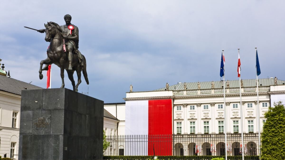 Штандарт польского президента.  фото: картинки яндекса.