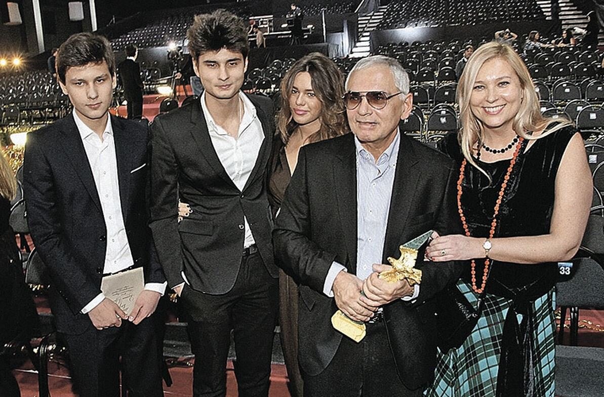 юрий шахназаров. шахназаров биография семья дети. михаил каренович шахназаров. дарья майорова и карен шахназаров. шахназаров биография семья дети.