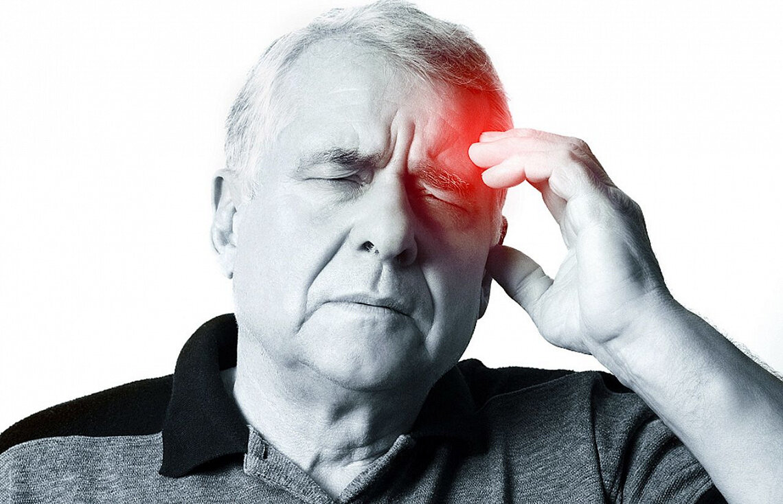 Симптомы, которые указывают на инсульт, и что делать, пока едет скорая.