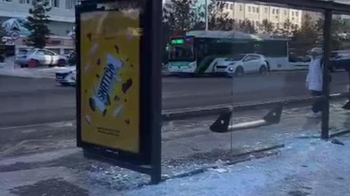    Поврежденная в результате наезда остановка:t.me/POLICE_of_KZ