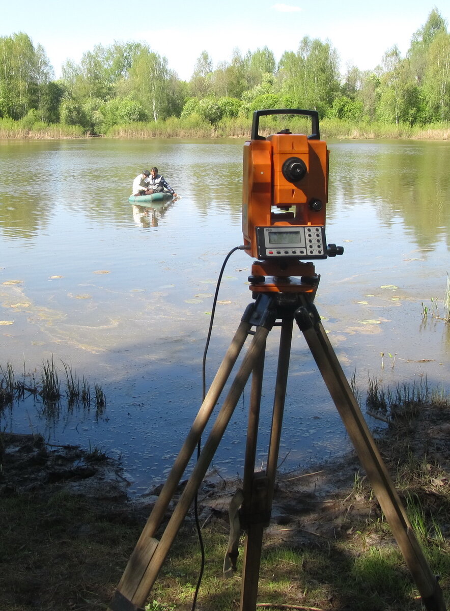 Вот так измеряли глубины Никулятского озера в 2015 году.

