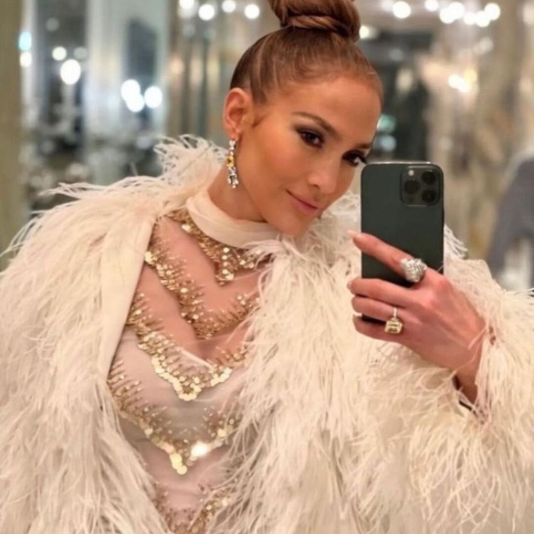 Дженнифер Лопес в жакете от фирмы Atelier Biser