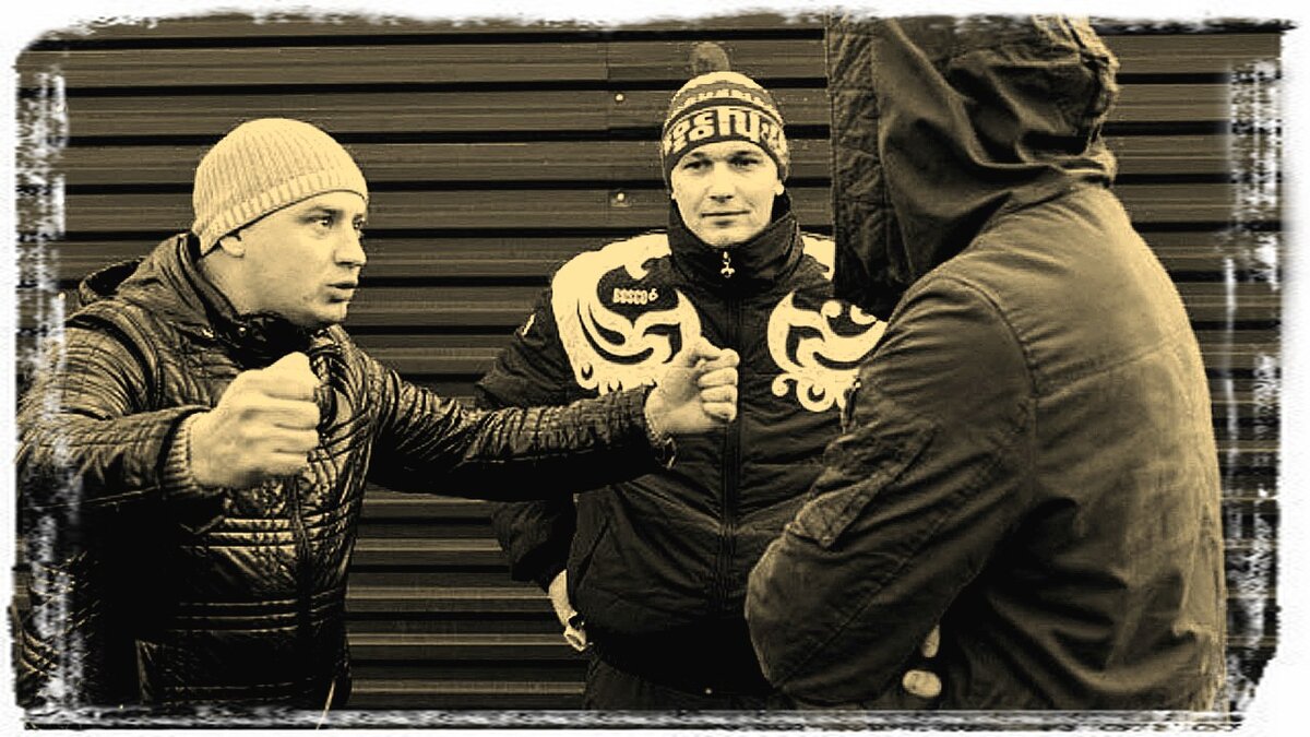 Для одних людей вежливость - признак ума, для других - признак слабости.