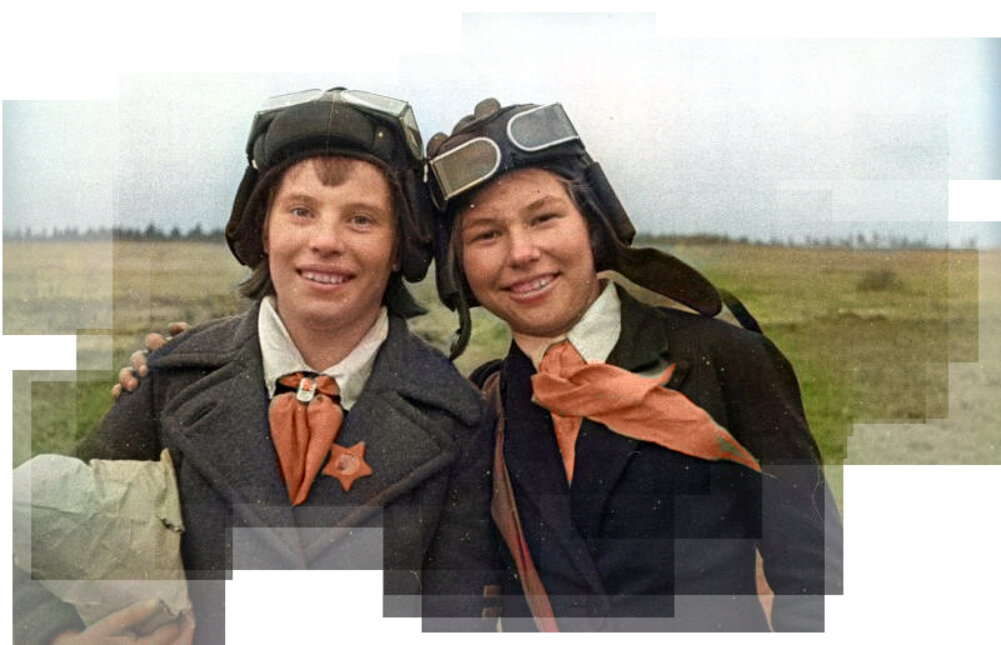 В газете «Пионерская правда» 7 октября 1942 года появился торжественный материал, который рассказывал о передаче пионерами Москвы Красной Армии целой танковой колонны. Эти танки были построены на заработанные и собранные деньги пионерами столицы. Иллюстрация в газете была торжественной. Но фотокор Сергей Васин сделал много неофициальных кадров, один из которых представлен вашему вниманию. Фото: russiainphoto.ru. Фотография использована в качестве иллюстрации.