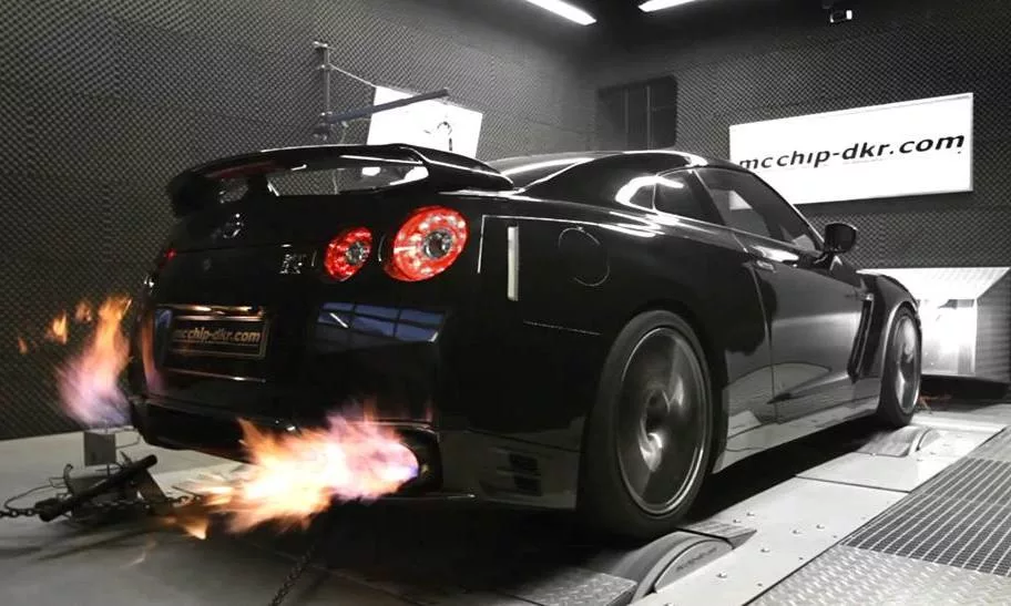 Nissan GT-R на диностенде