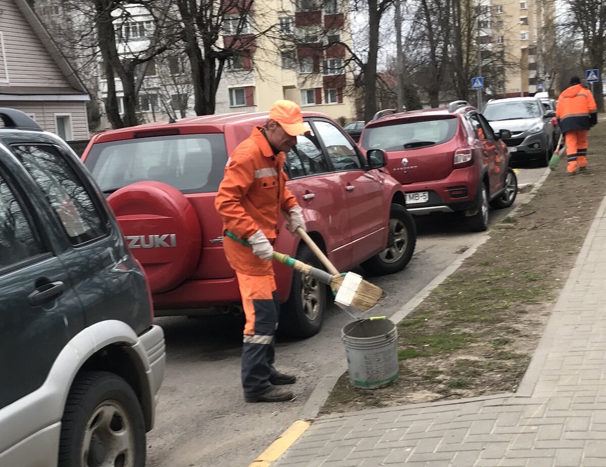 Два месяца – полёт нормальный? Белорусы идут на субботник