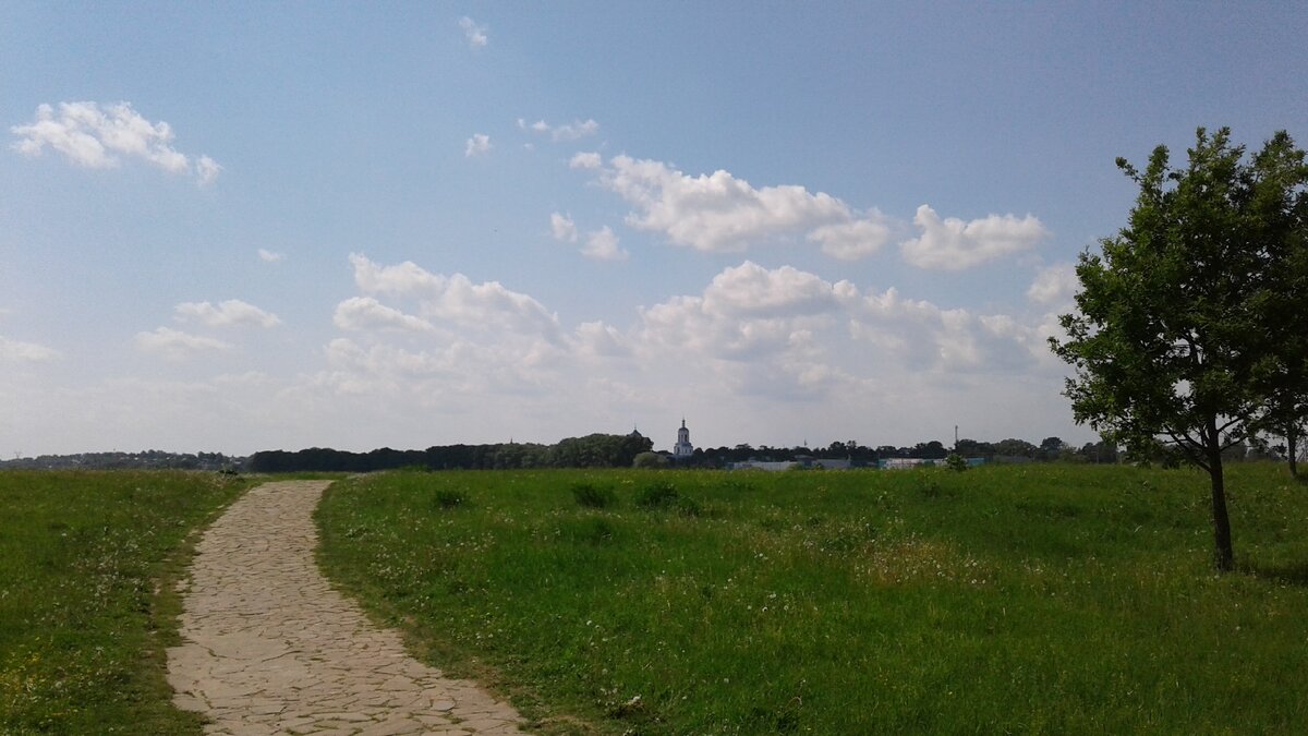 Начало тропинки через Боголюбовский луг