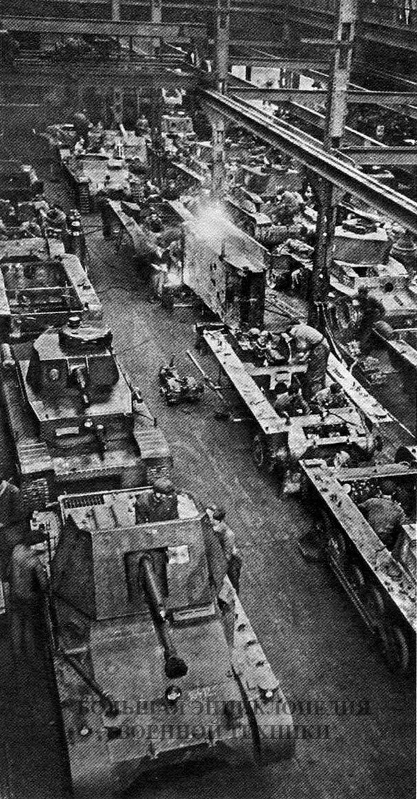 Капитальный ремонт танков и сборка самоходных орудий Panzerjager I (по-видимому, в цеху завода Skoda). 1940 год