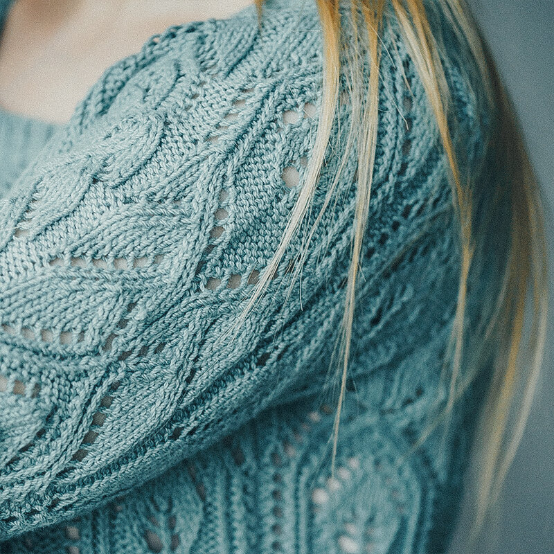 Пряжа Nako Solare пластичная — подходит как для вещей свободного кроя, так и для облегающих моделей. 