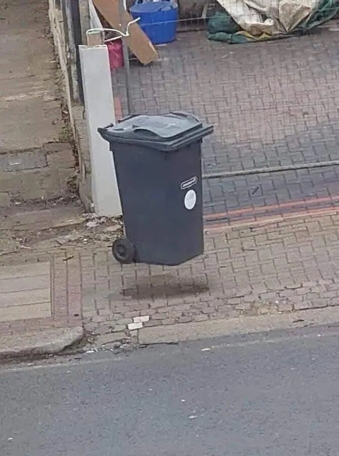 Летающая урна?